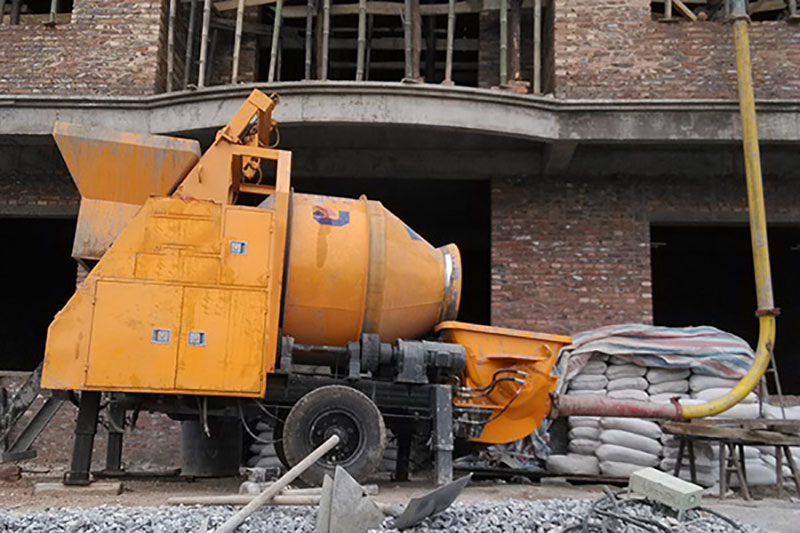 Concrete pump with mixer in Cameroon